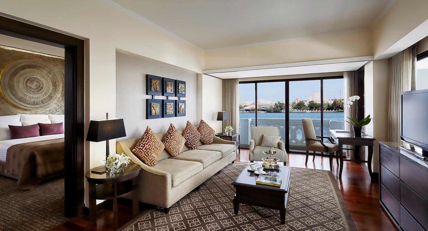 Anantara bangkok. Anantara bangkok. Anantara riverside bangkok. Ресторан на берегу чао прайя. Anantara bangkok.