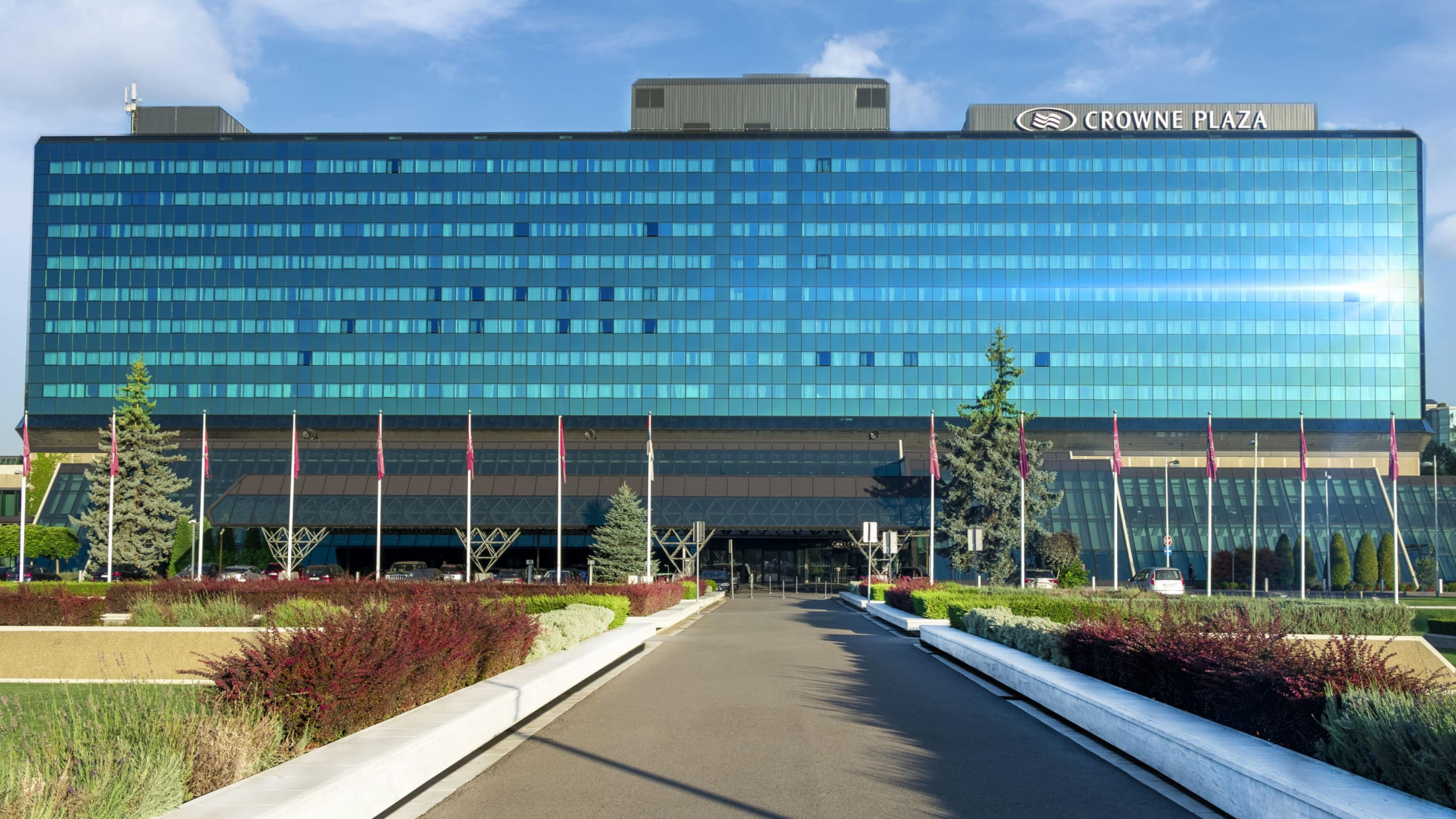 Crowne plaza. Crowne plaza. Отель континенталь белград. Отель голливуд белград бассейн крытый. Отель москва в белграде сербия фото.