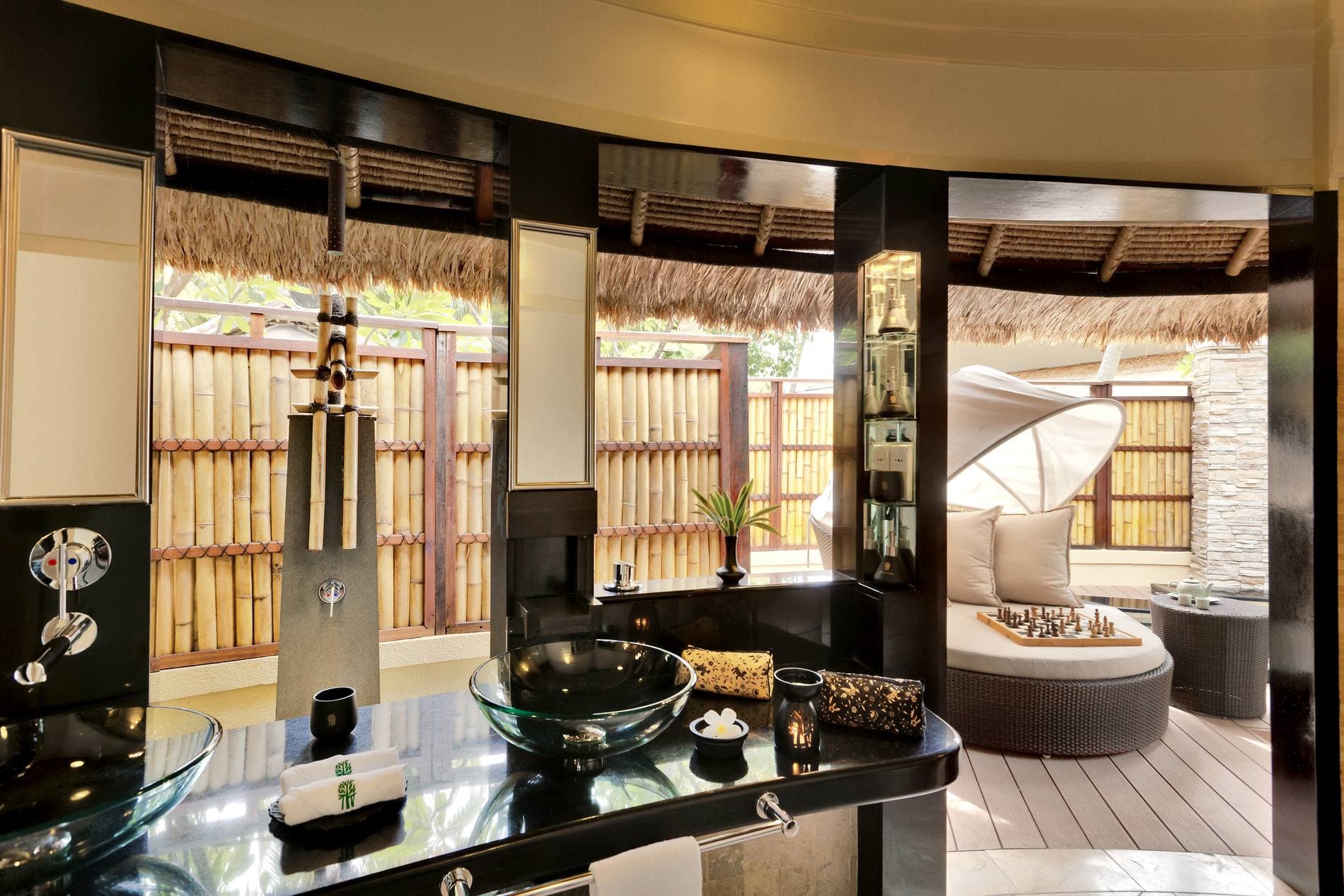 Banyan tree vabbinfaru. Banyan Tree Vabbinfaru 5*. Banyan Tree Maldives Vabbinfaru 5. Banyan Tree Madivaru отель