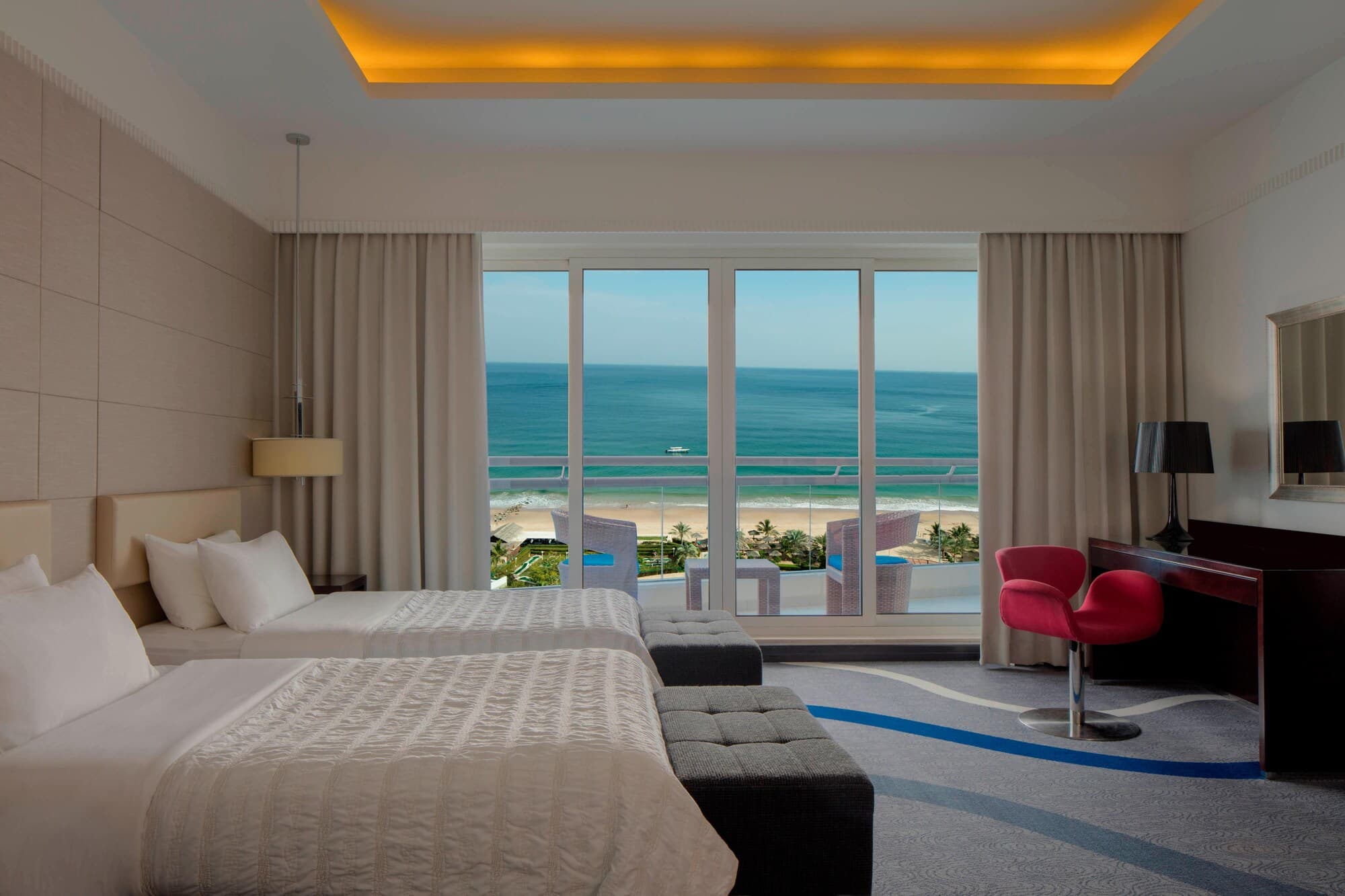 Отель le Meridien al Aqah Beach