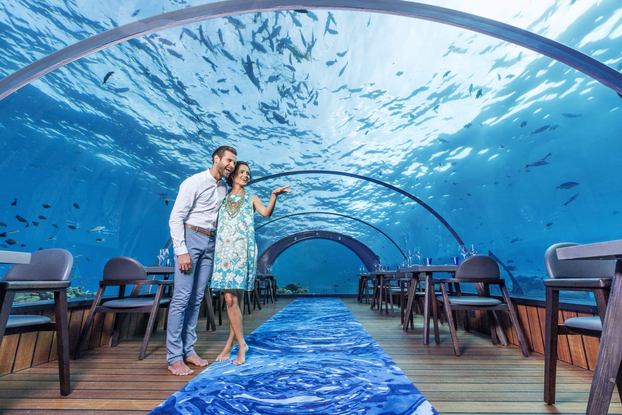 Самый большой романтик. Ресторан Ithaa Undersea Мальдивы. 5.8 Undersea подводный ресторан Мальдивы. Hurawalhi Мальдивы отель. Ресторан 5.8 Мальдивы.