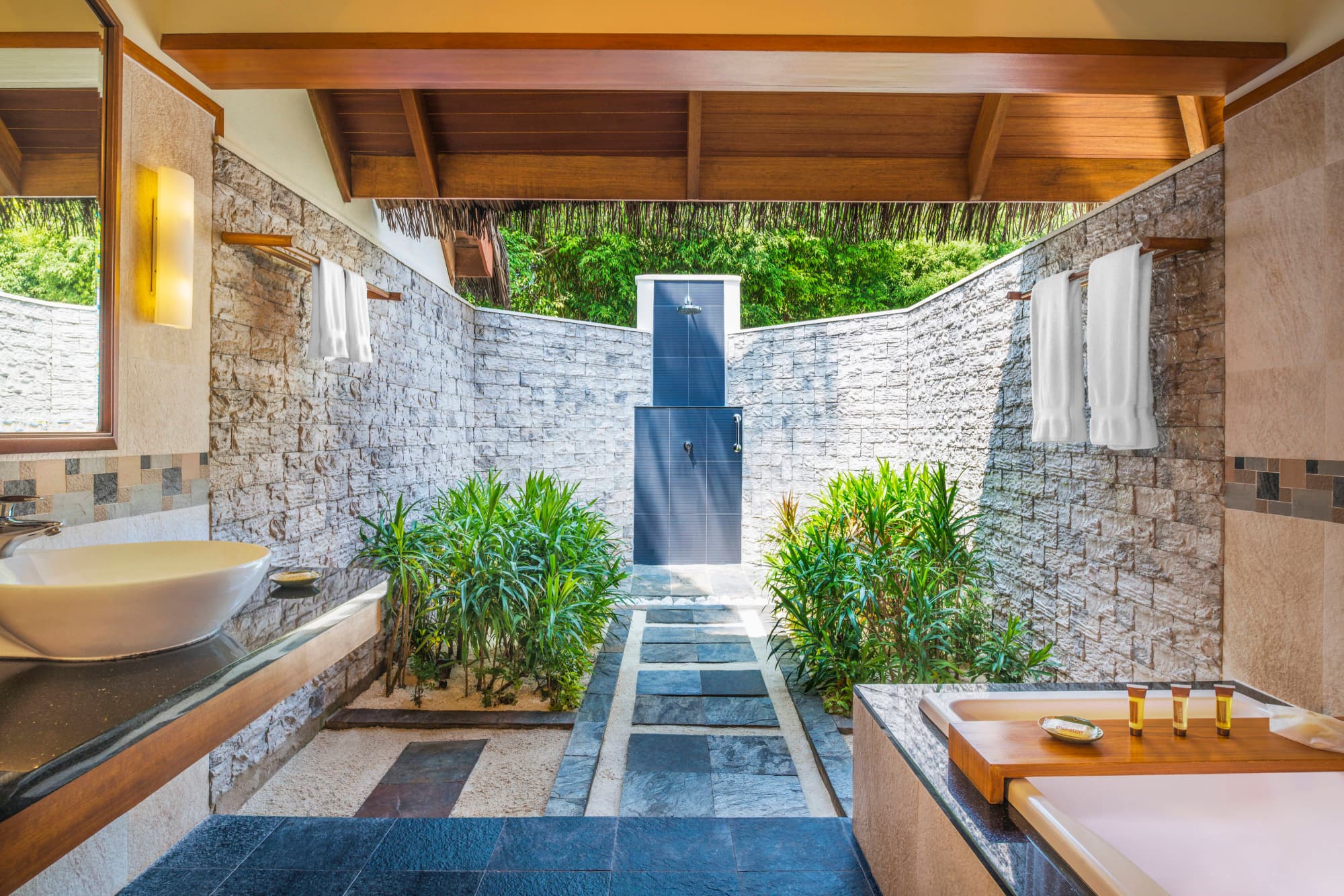 Sheraton Maldives Full Moon коттедж с бассейном