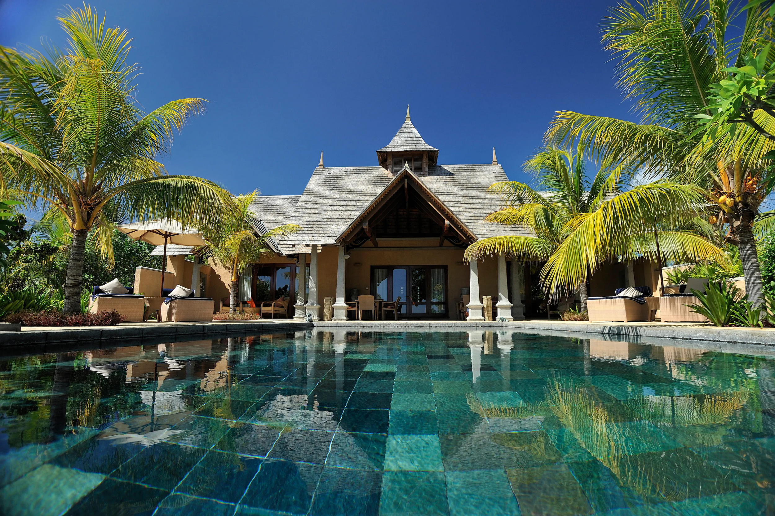 Маврикий цена на двоих. Maradiva Villas Resort. Отель марадива Маврикий. Shangri la Маврикий. Маврикий остров отели.