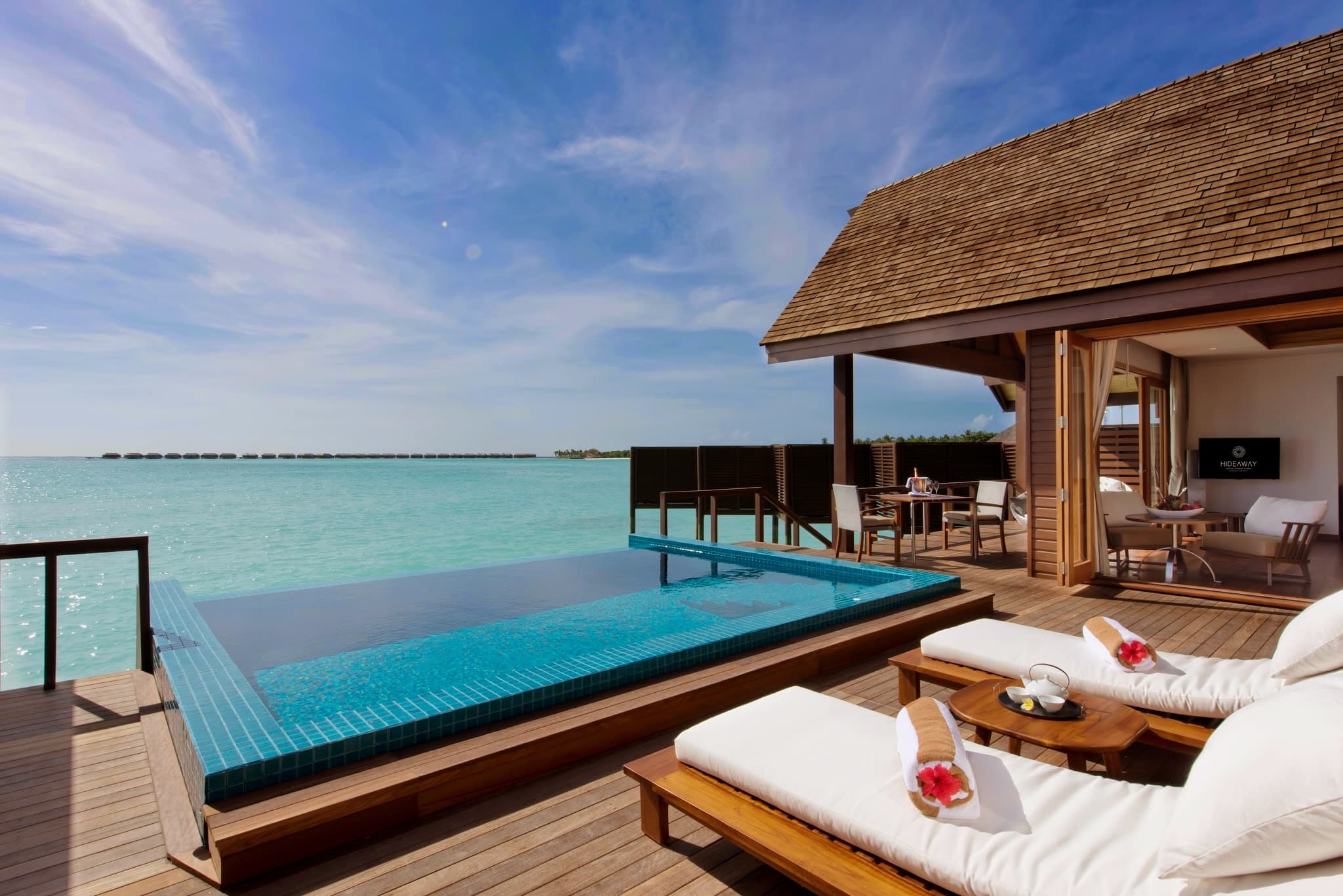 Красивые отели на море. Хайдэвей Мальдивы. Мальдивы Hideaway Beach Resort Spa. Мальдивы оушен вилла. Beach Villa Мальдивы.