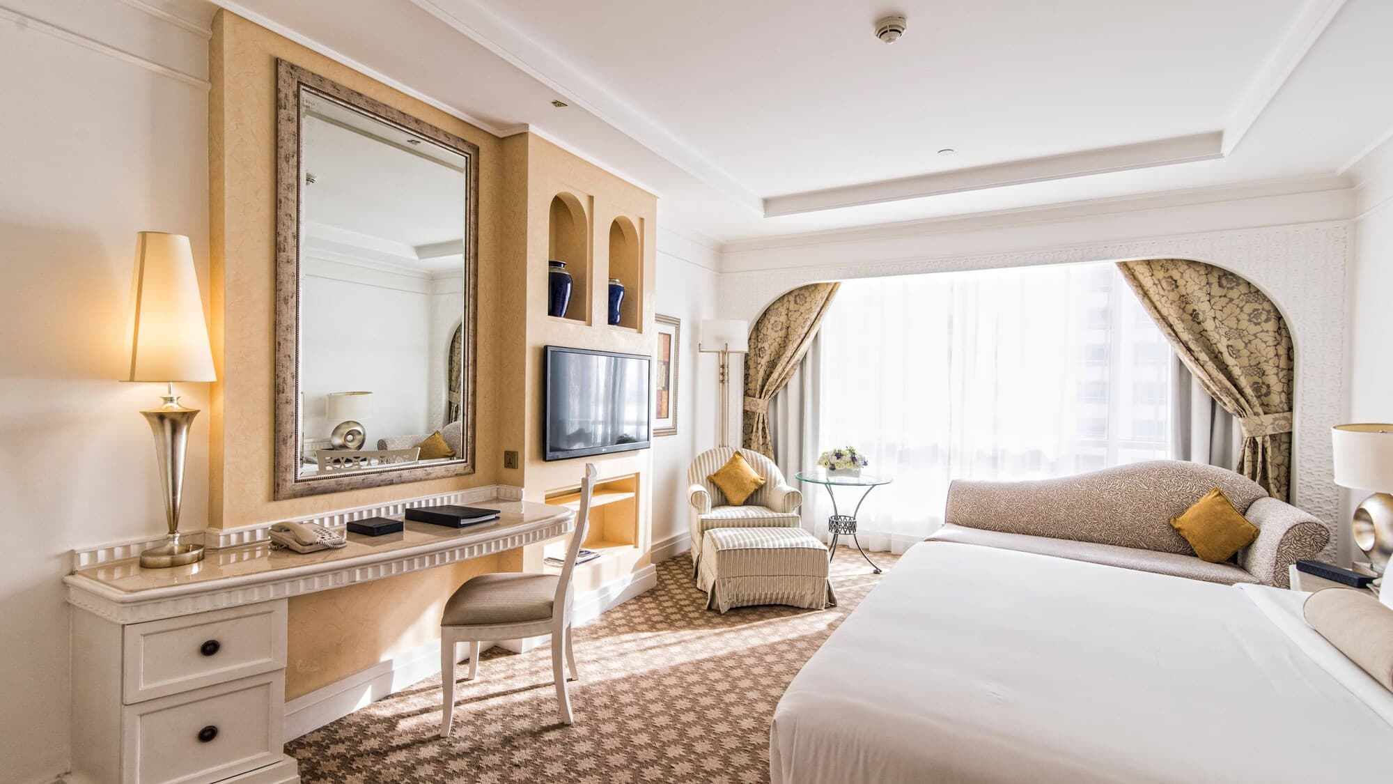 Elegant moment Dubai
