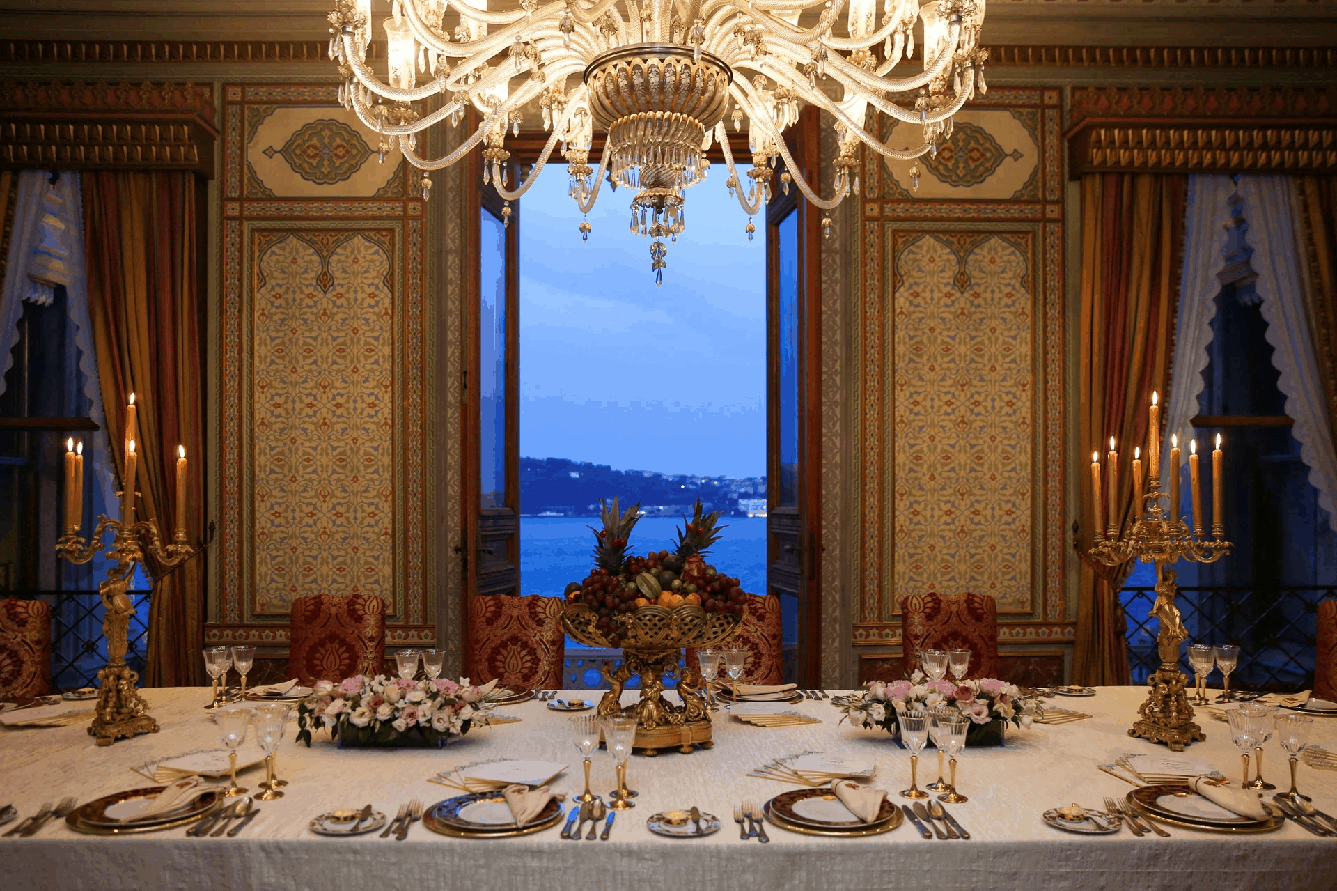 Palace kempinski istanbul. Ciragan Palace Kempinski. Кемпински Стамбул. Пикник Ciragan place Kempinski. Çirağan Palace Kempinski Istanbul мыло.